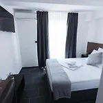 D8 Bed & Breakfast 3*
