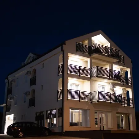 D8 فندق مبيت وإفطار زادار