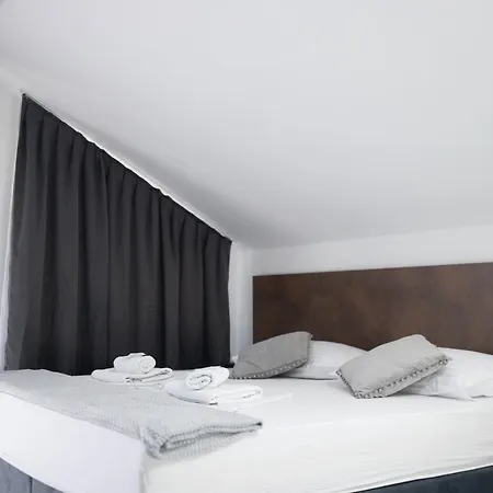 B&B D8
