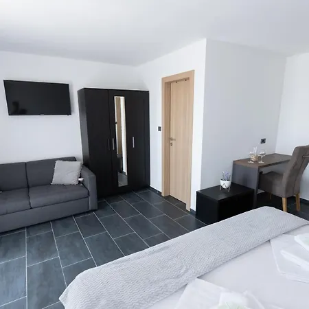 فندق مبيت وإفطار D8 زادار