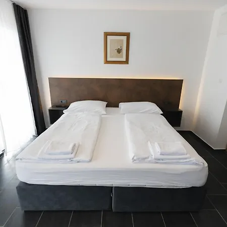 فندق مبيت وإفطار D8 زادار