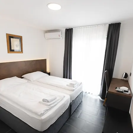 فندق مبيت وإفطار D8 3*