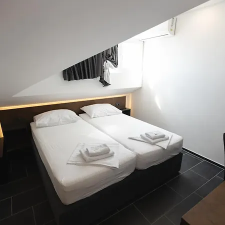 فندق مبيت وإفطار D8 3*