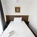 D8 Bed & Breakfast 3*